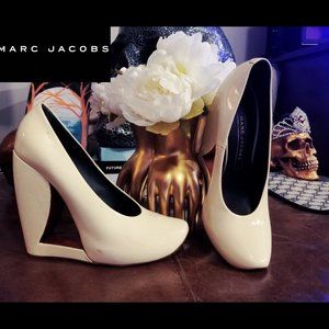 MARC JACOBS Rare Mod Cut-Out Wedge Shoe - 7